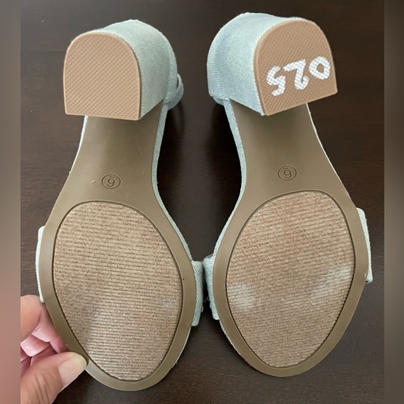 NWOT Rampage Denim Block Heels with Bees & Flowers Beaded Embellishments - Picture 5 of 6